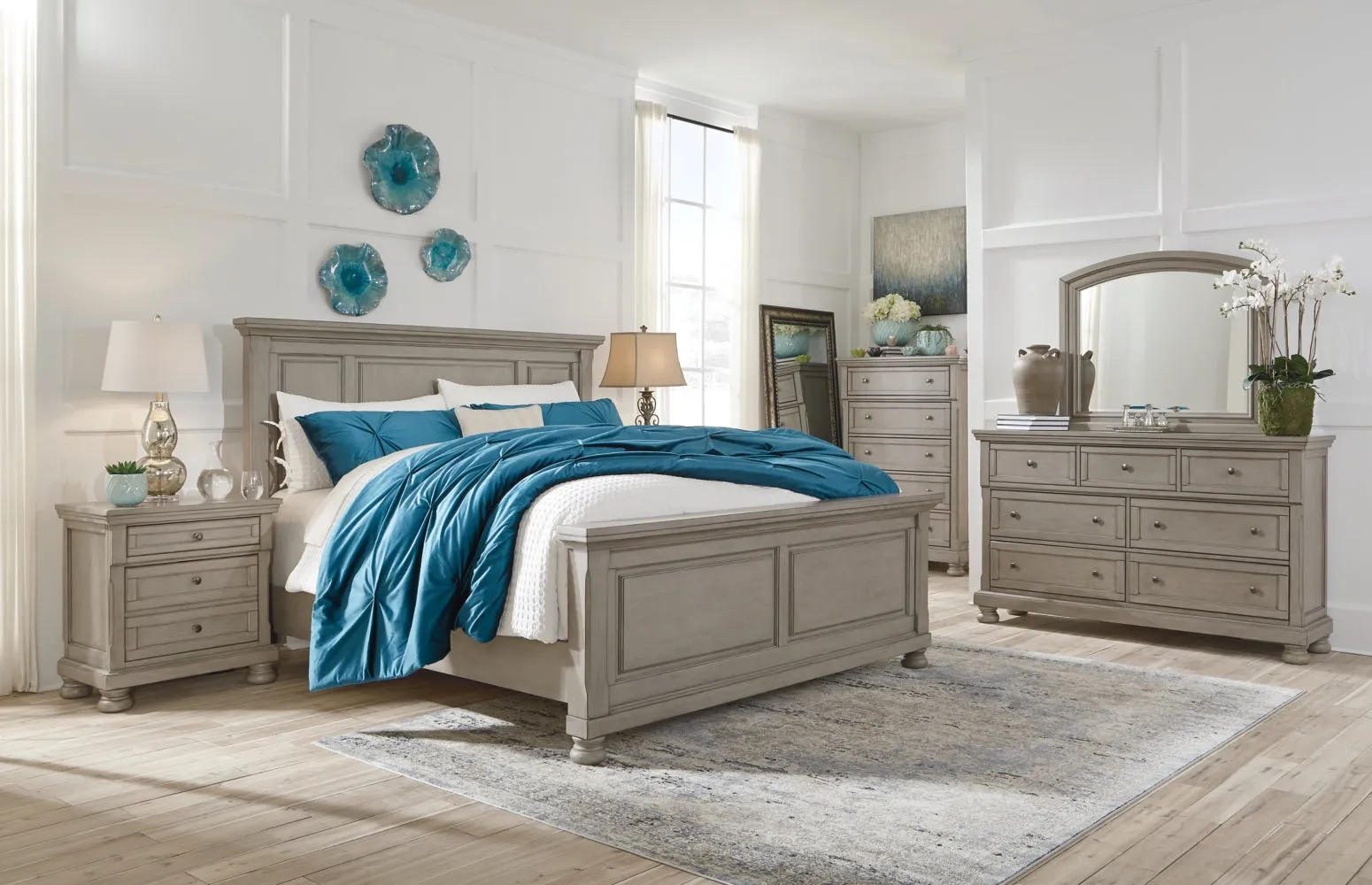 Lettner Queen Panel Bed with Dresser