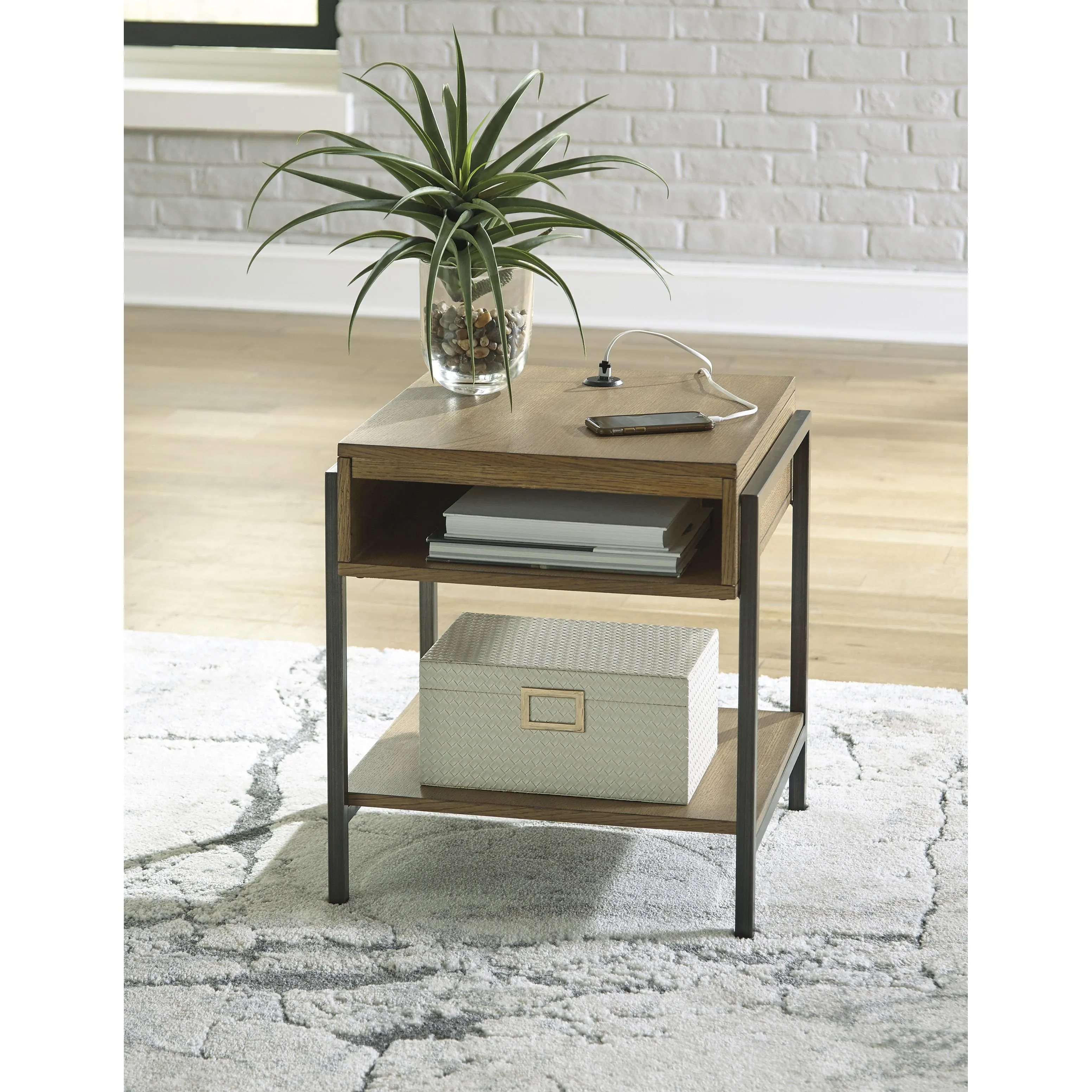 Signature Design by Ashley Fridley End Table T964-3